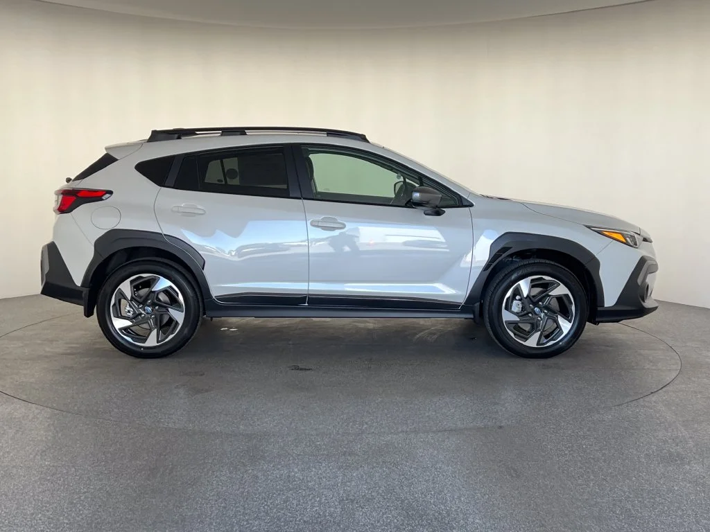 New 2026 CRYSTAL WHITE PEARL Subaru Limited image 2