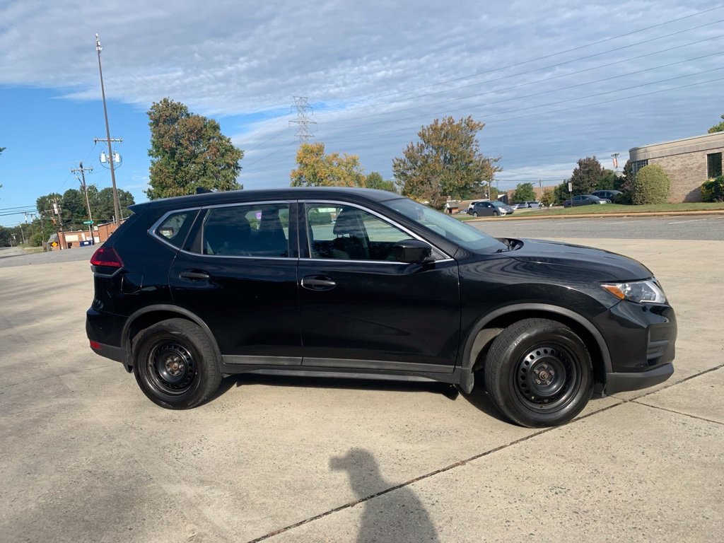 Used 2018 Black Nissan S image 13