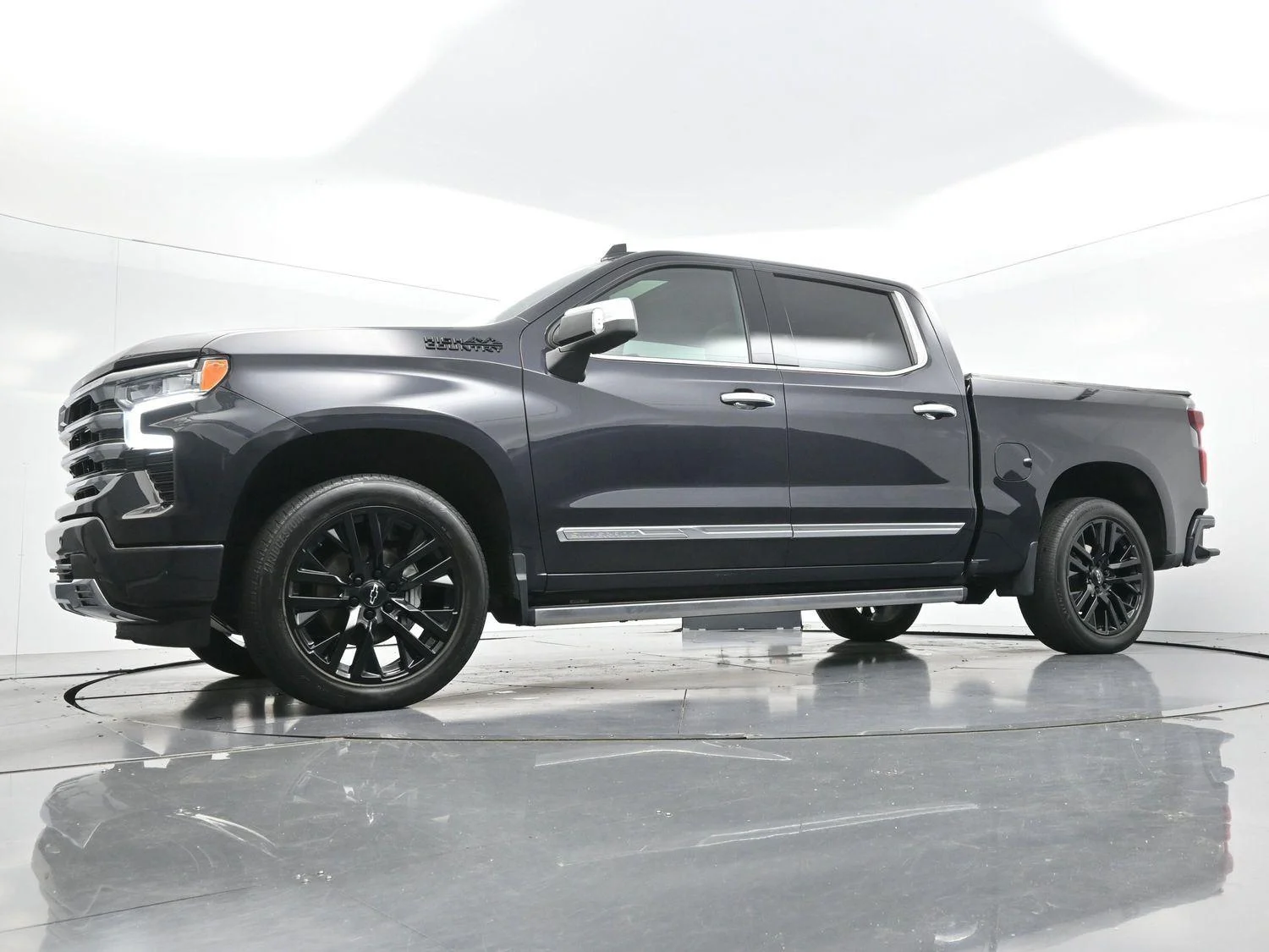 Used 2023 Dark Ash Metallic Chevrolet High Country image 43