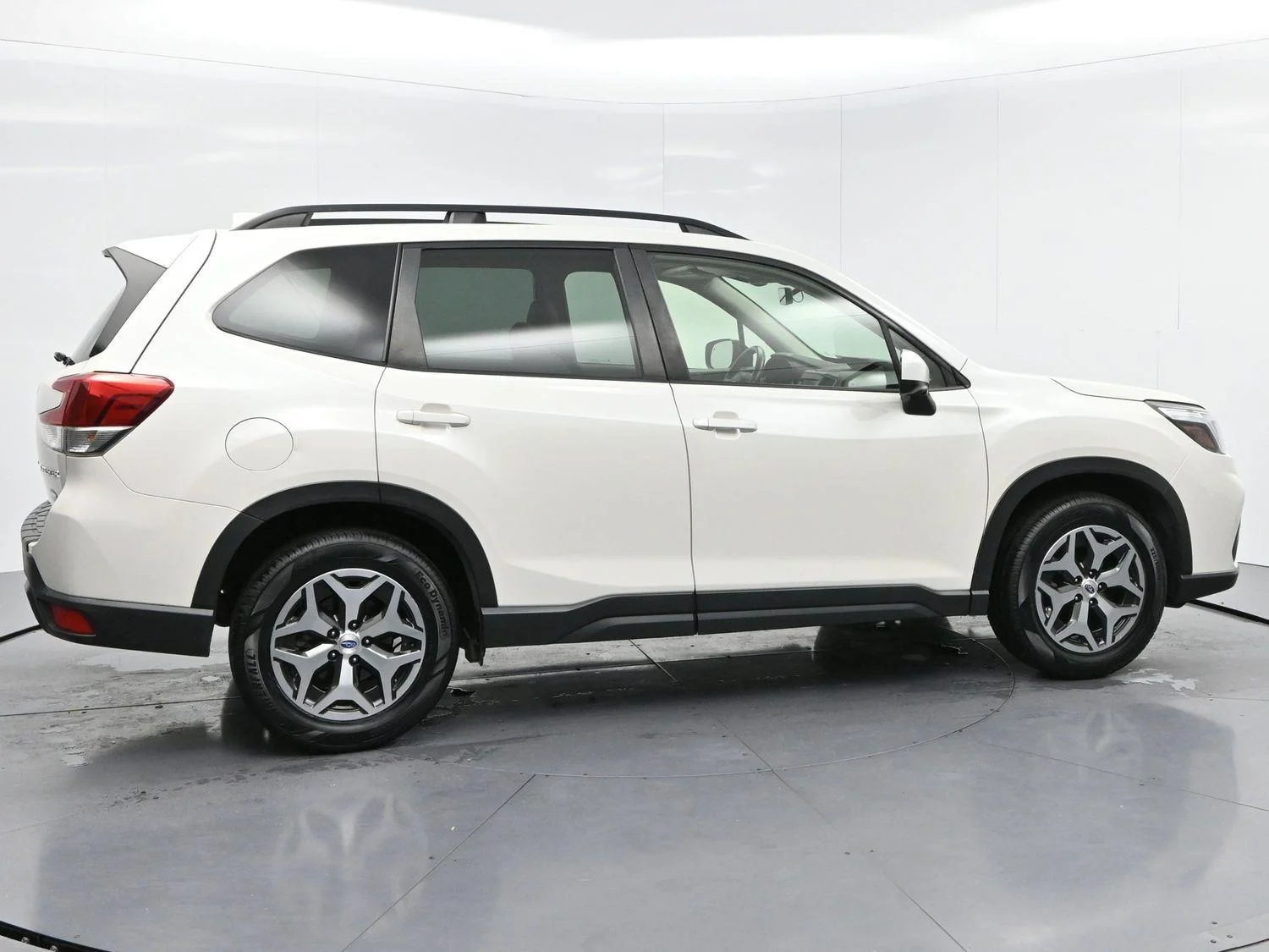Used 2021 Crystal White Pearl Subaru Premium image 8