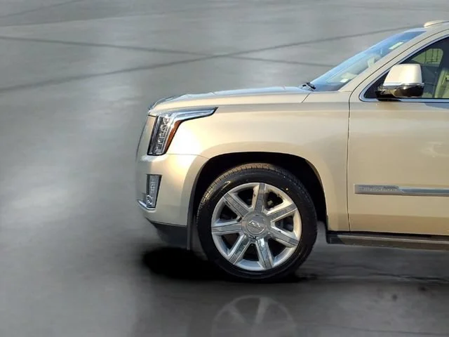 Used 2016 SILVER COAST METALLIC Cadillac Premium Collection image 23