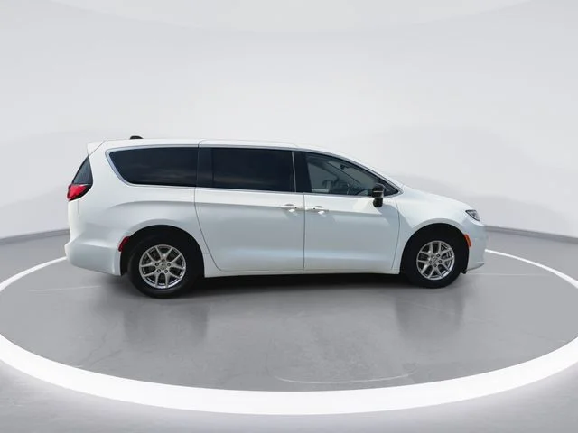 Used 2024 White Chrysler Touring L image 9