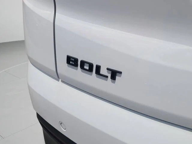 New 2027 Summit White Chevrolet LT image 27