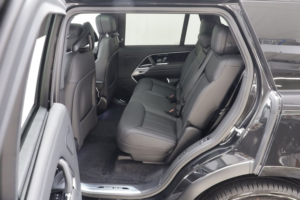 New 2026 Santorini Black LAND ROVER SE LWB 7-Seats / V8 image 16
