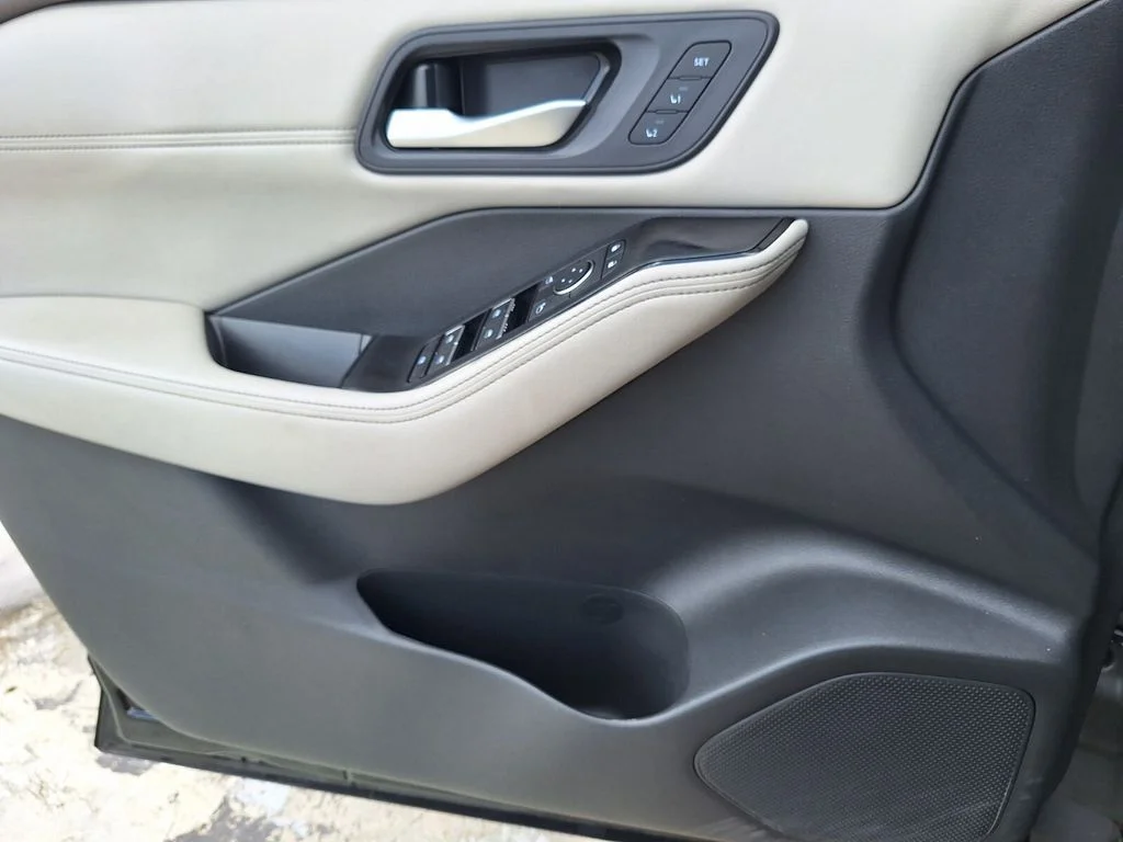 Used 2024 Black Nissan SL image 22