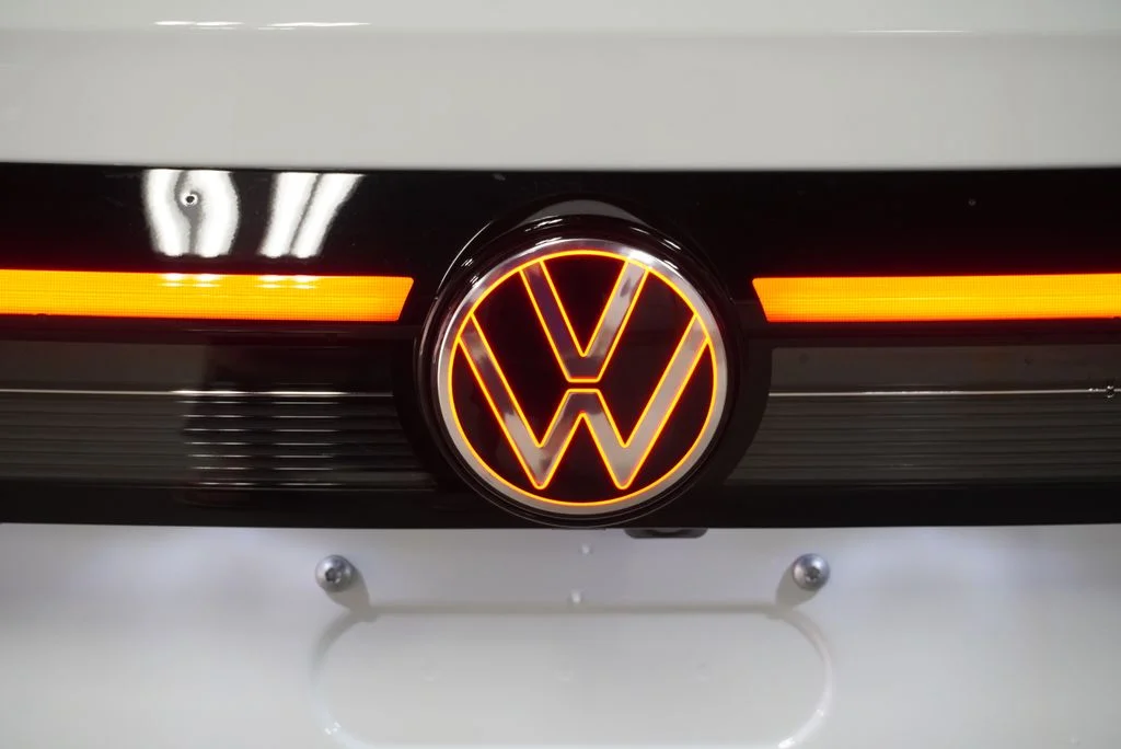New 2027 Pure White w/Deep Black Roof Volkswagen 1.5T SE Black image 29