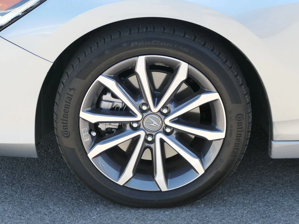 Used 2025 Silver Acura Base image 9