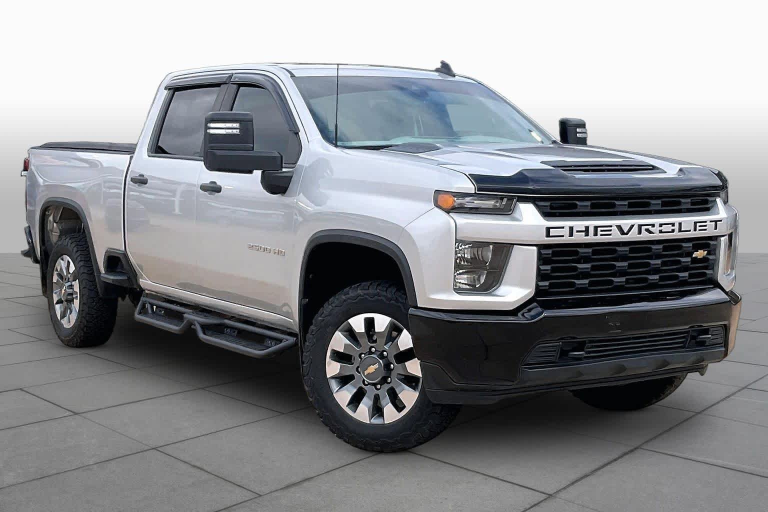 Used 2022 Silver Ice Metallic Chevrolet Custom image 3