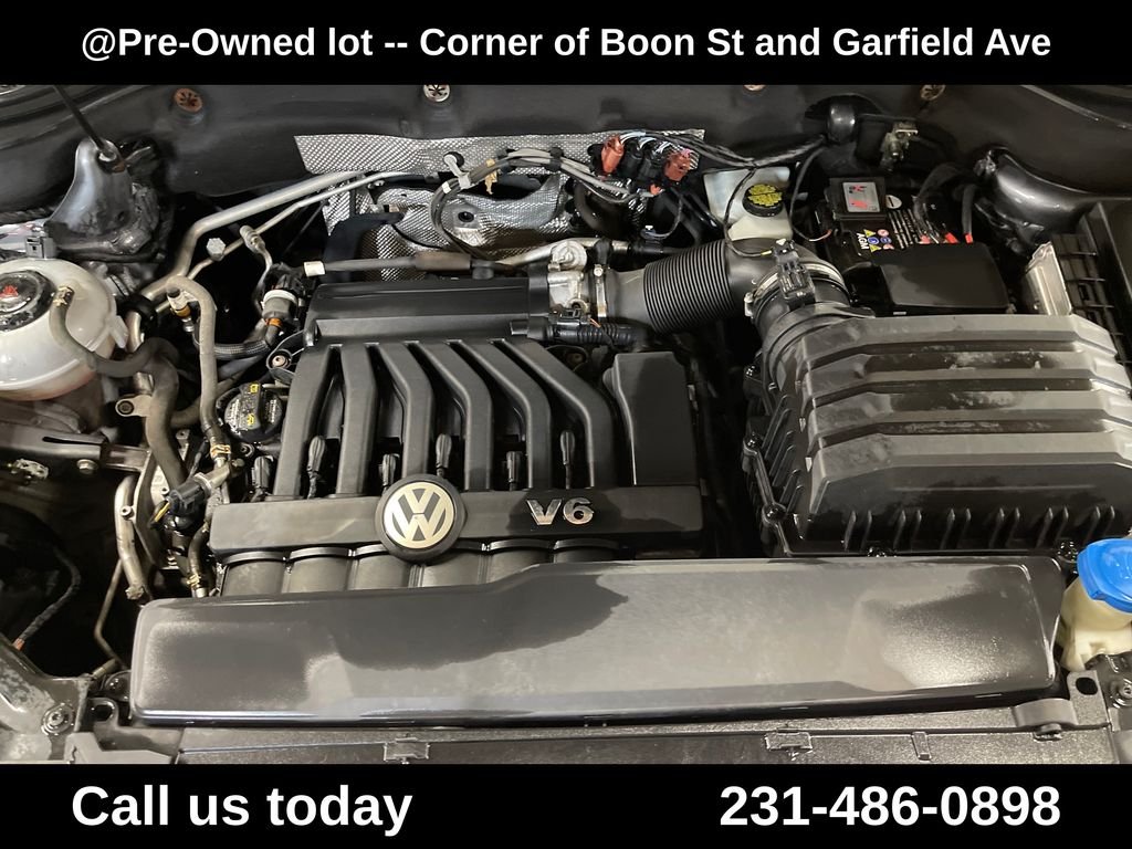 Used 2018 Gray Volkswagen SEL image 10