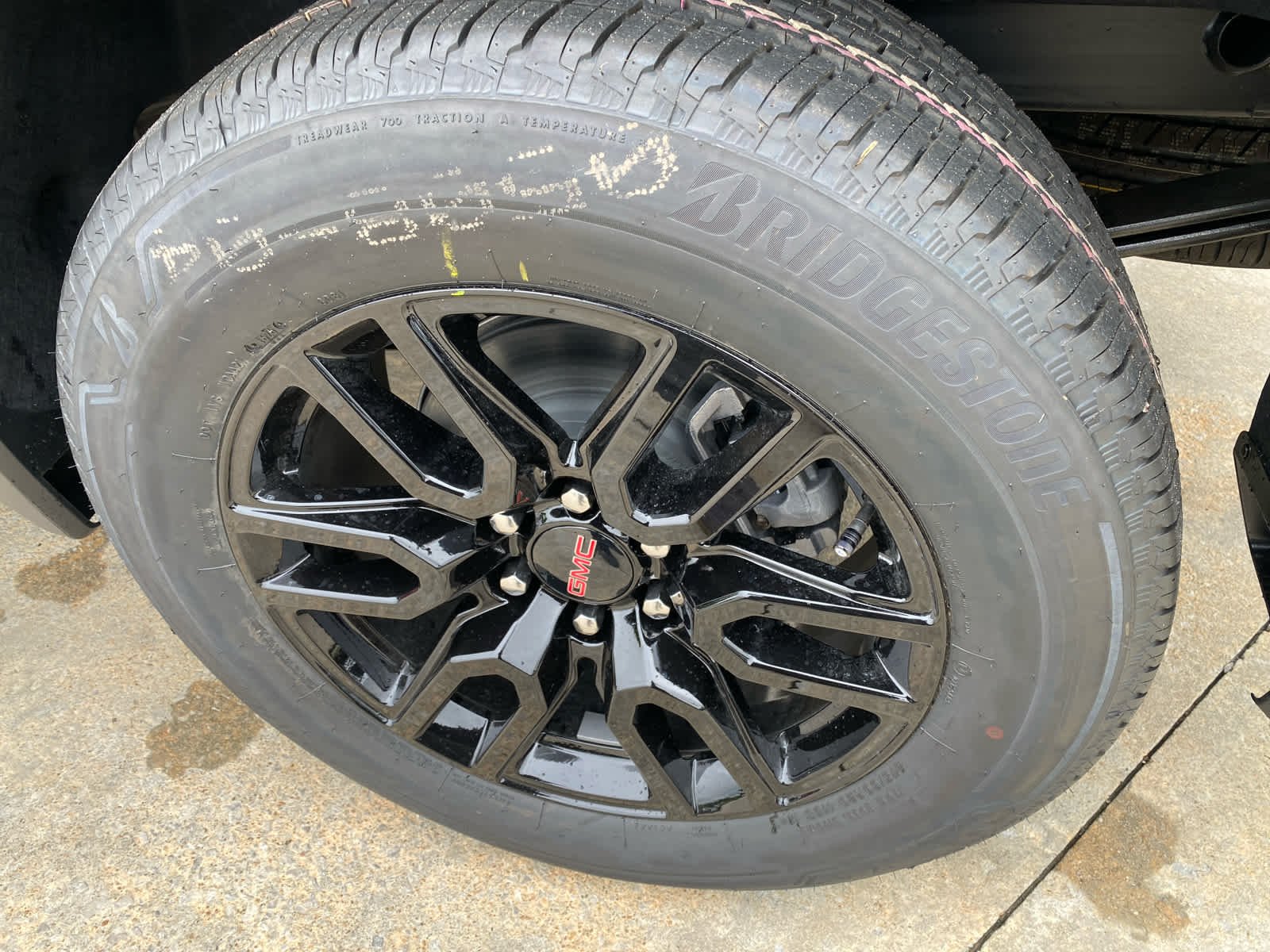 New 2026 Sterling Metallic GMC Elevation image 25