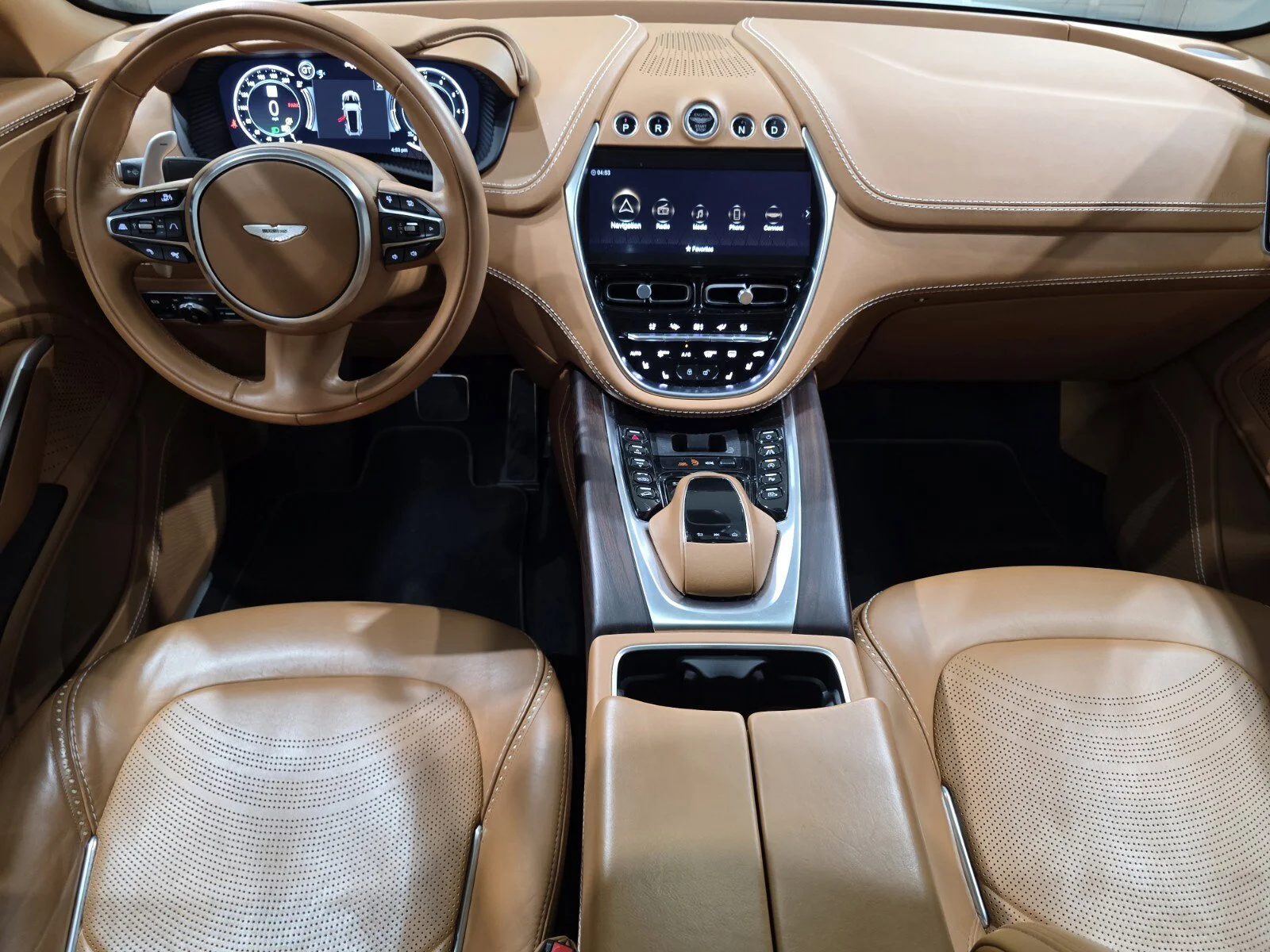 Used 2022 Stratus White Gloss Aston Martin 550 image 10