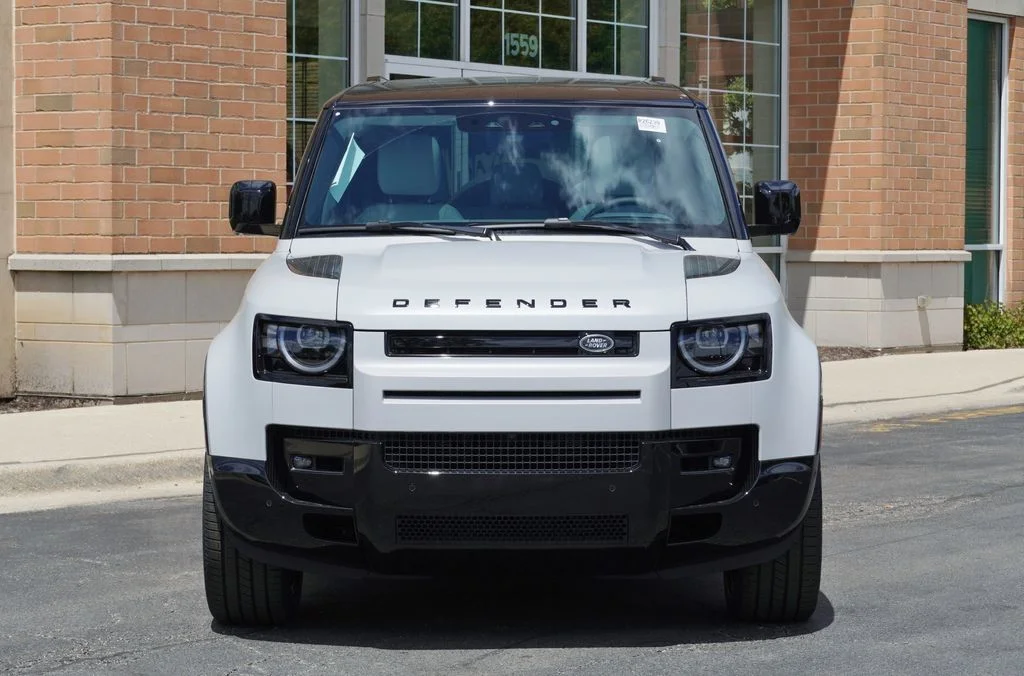 Used 2026 Gray Land Rover X-Dynamic SE image 4