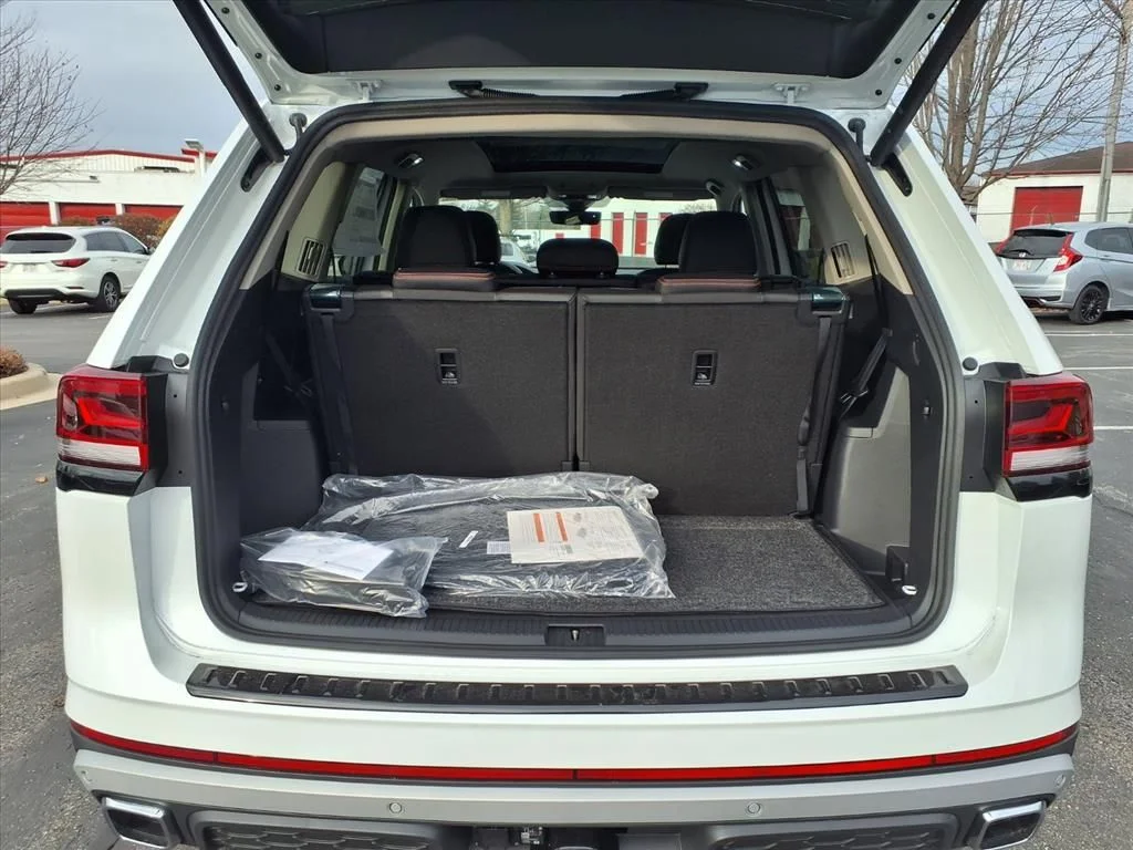 New 2026 Opal White Pearl Volkswagen 2.0T Peak Edition image 5