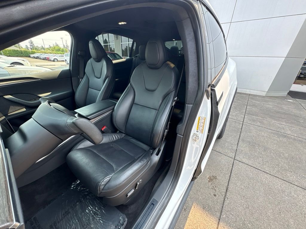 Used 2022 White Tesla Base image 12