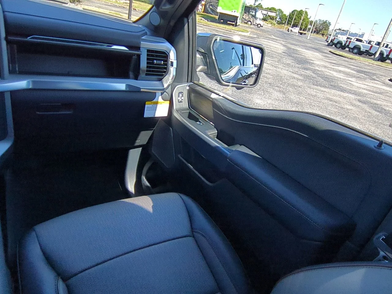 2025 Ford F-150 Lariat - Photo 17