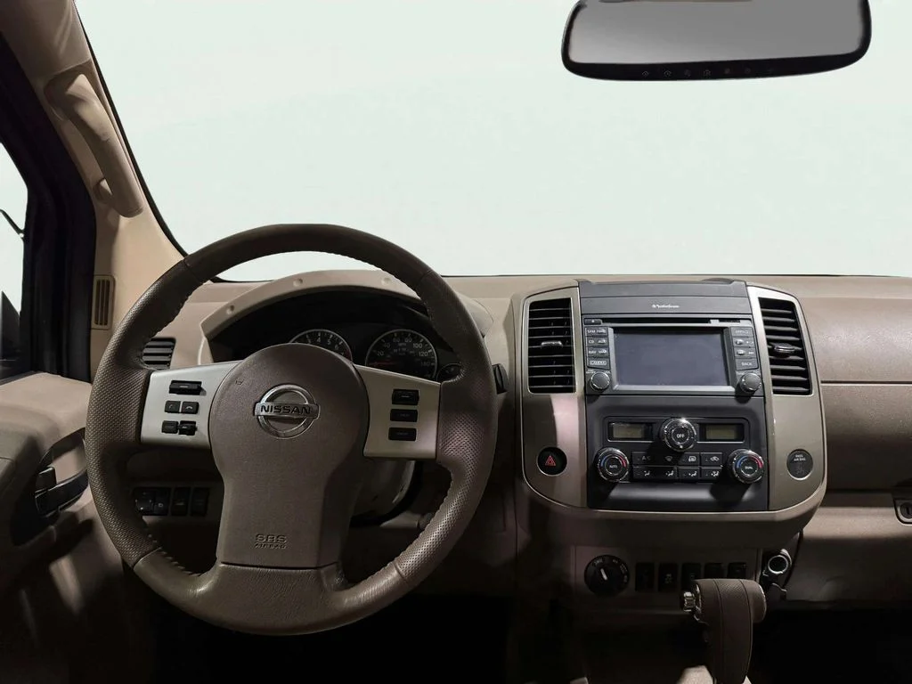 Used 2015 Glacier White Nissan SL image 11