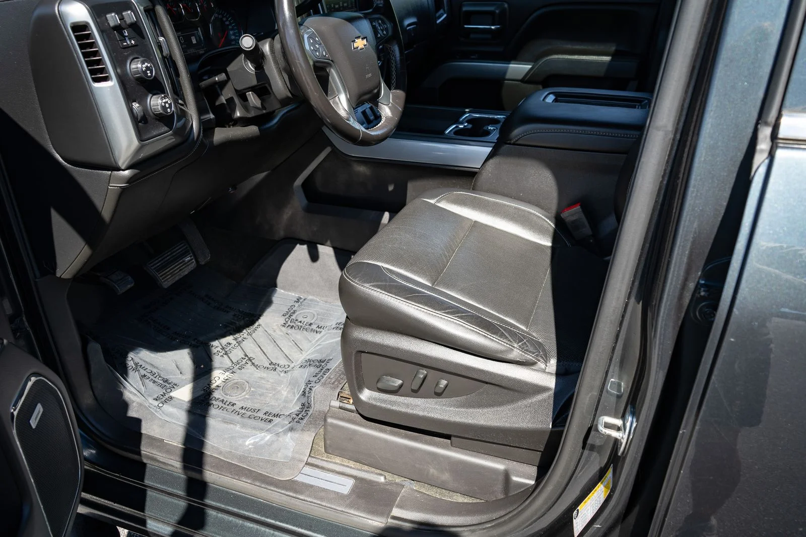 Used 2018 Gray Chevrolet LTZ image 17
