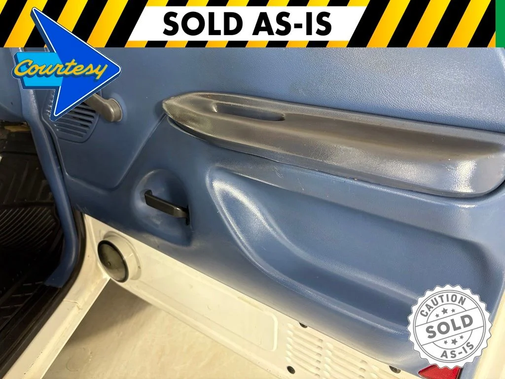 Used 1995  Ford XL image 25