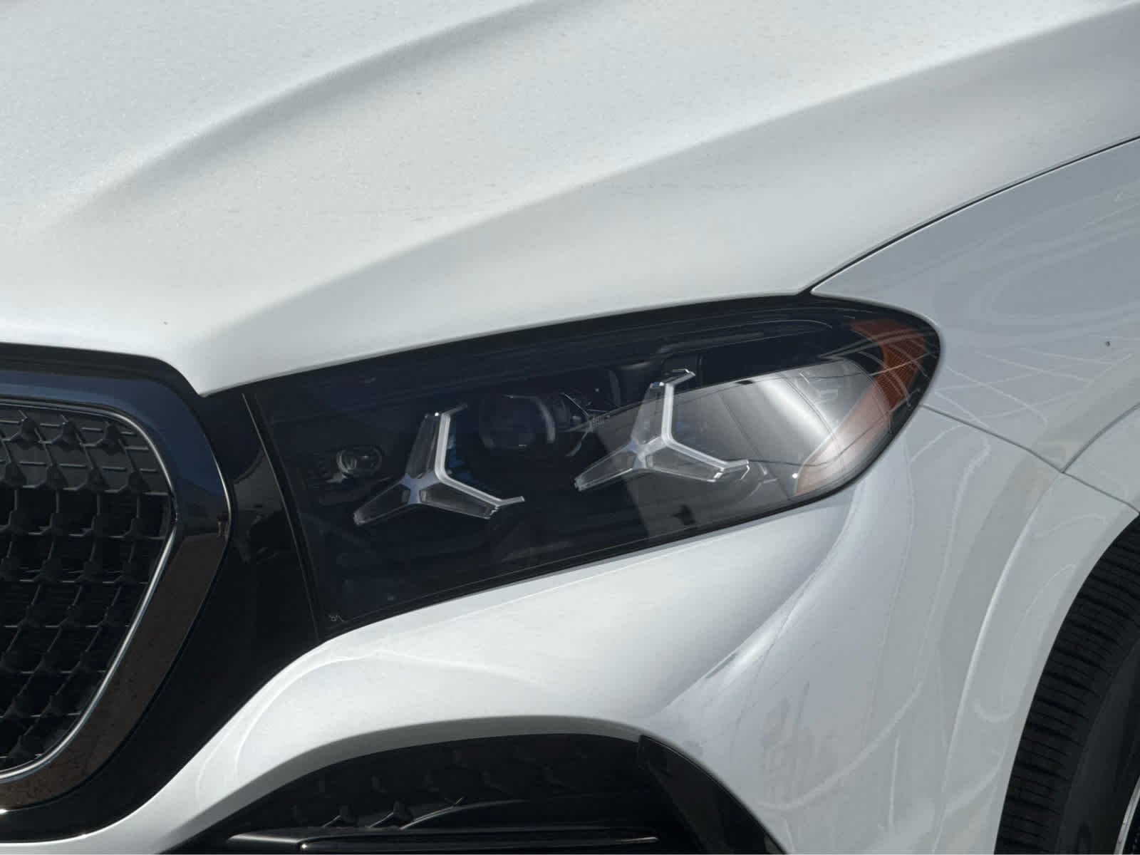 New 2027 MANUFAKTUR Moonlight White Metallic Mercedes-Benz GLE 450 image 5