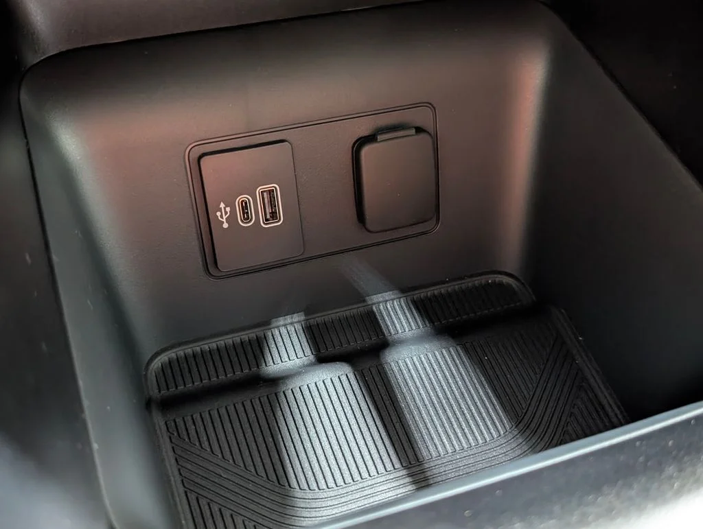 New 2026 Carbonized Gray Metallic Ford Active image 7