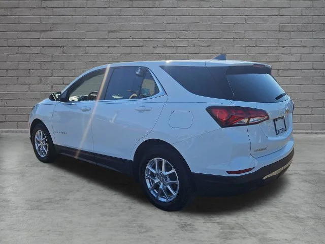 Used 2024 Summit White Chevrolet LT image 3