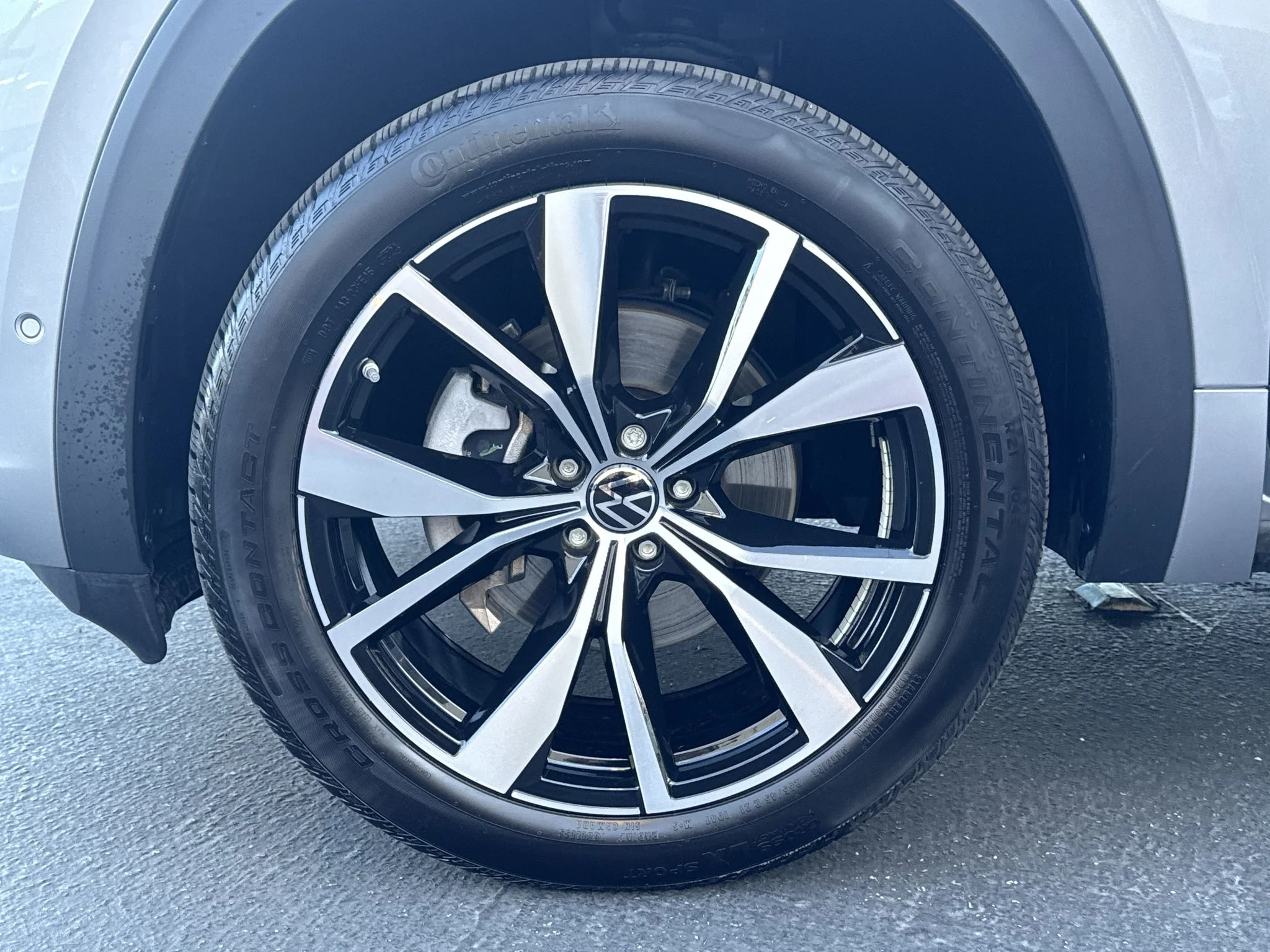 Used 2025 Silver Mist Metallic Volkswagen SEL Premium R-Line 4Motion image 11