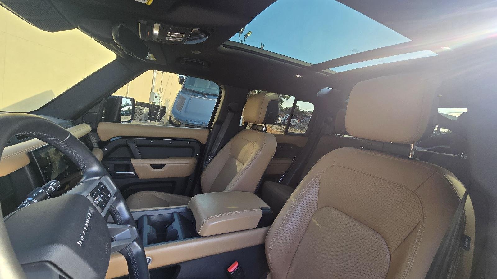 Used 2025 Santorini Black Land Rover S image 12