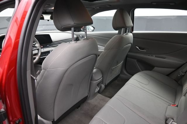 Used 2025 Red Hyundai SEL Convenience image 26