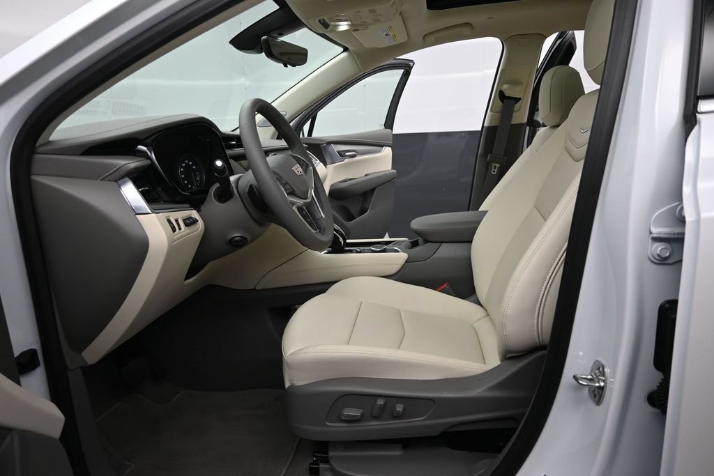 New 2026 Crystal White Tricoat Cadillac Premium Luxury image 10