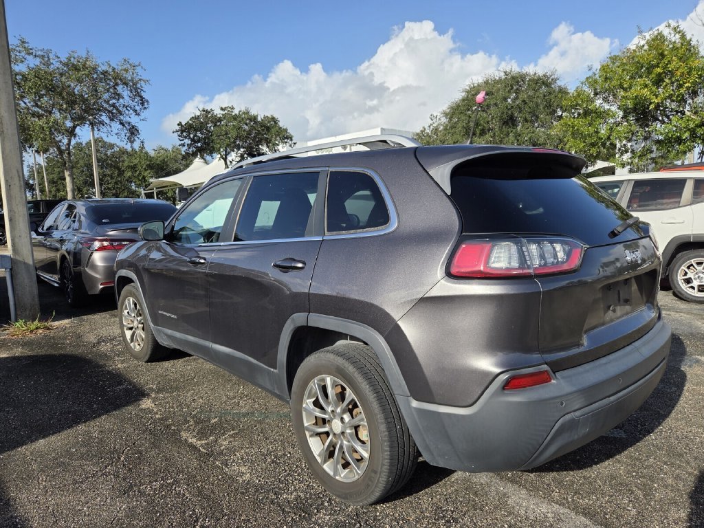 Used 2019 Granite Crystal Metallic Clearcoat Jeep Latitude Plus image 4