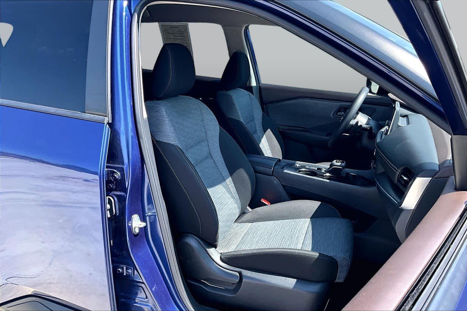 Used 2023 Caspian Blue Metallic Nissan SV image 17