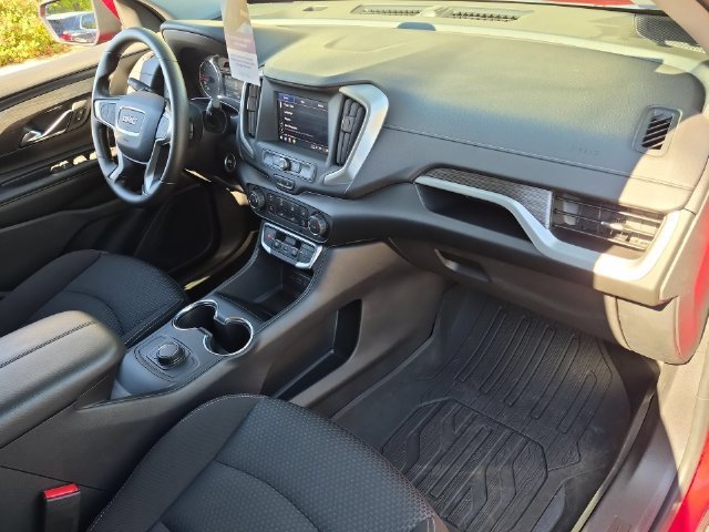 Used 2023 VOLCANIC RED TINTCOAT GMC SLE image 31