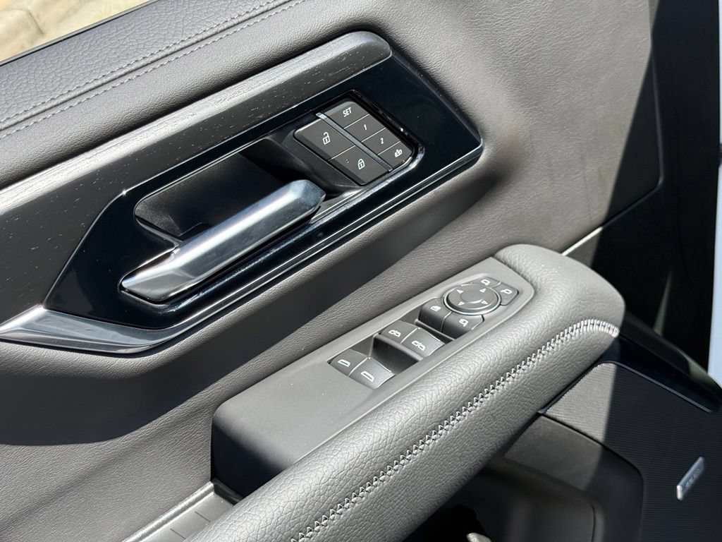 2026 GMC Yukon Denali - Photo 18