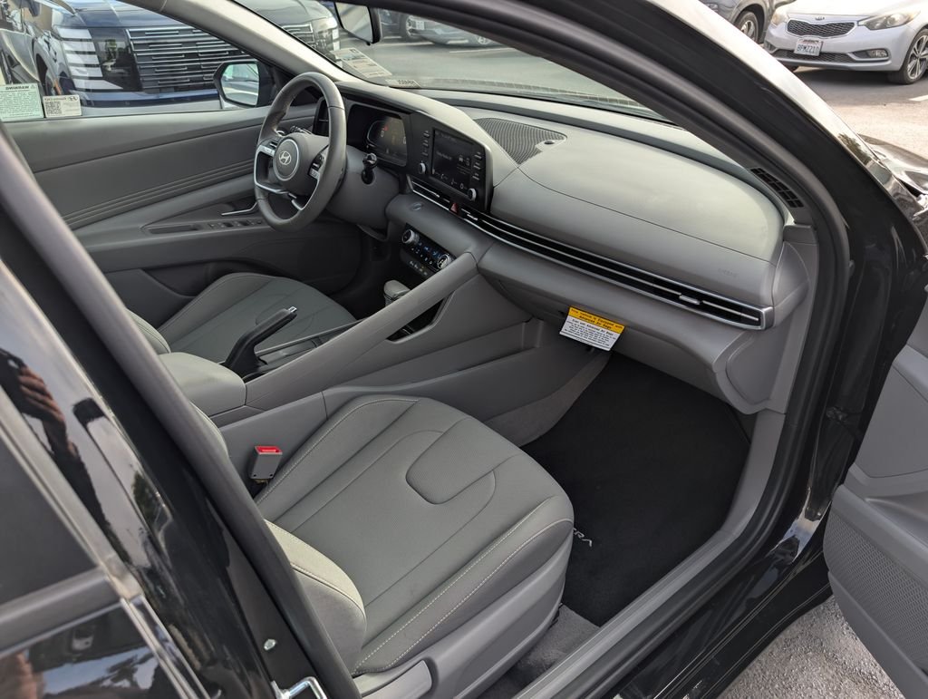 Certified Used 2025 Black Hyundai SEL Sport image 9