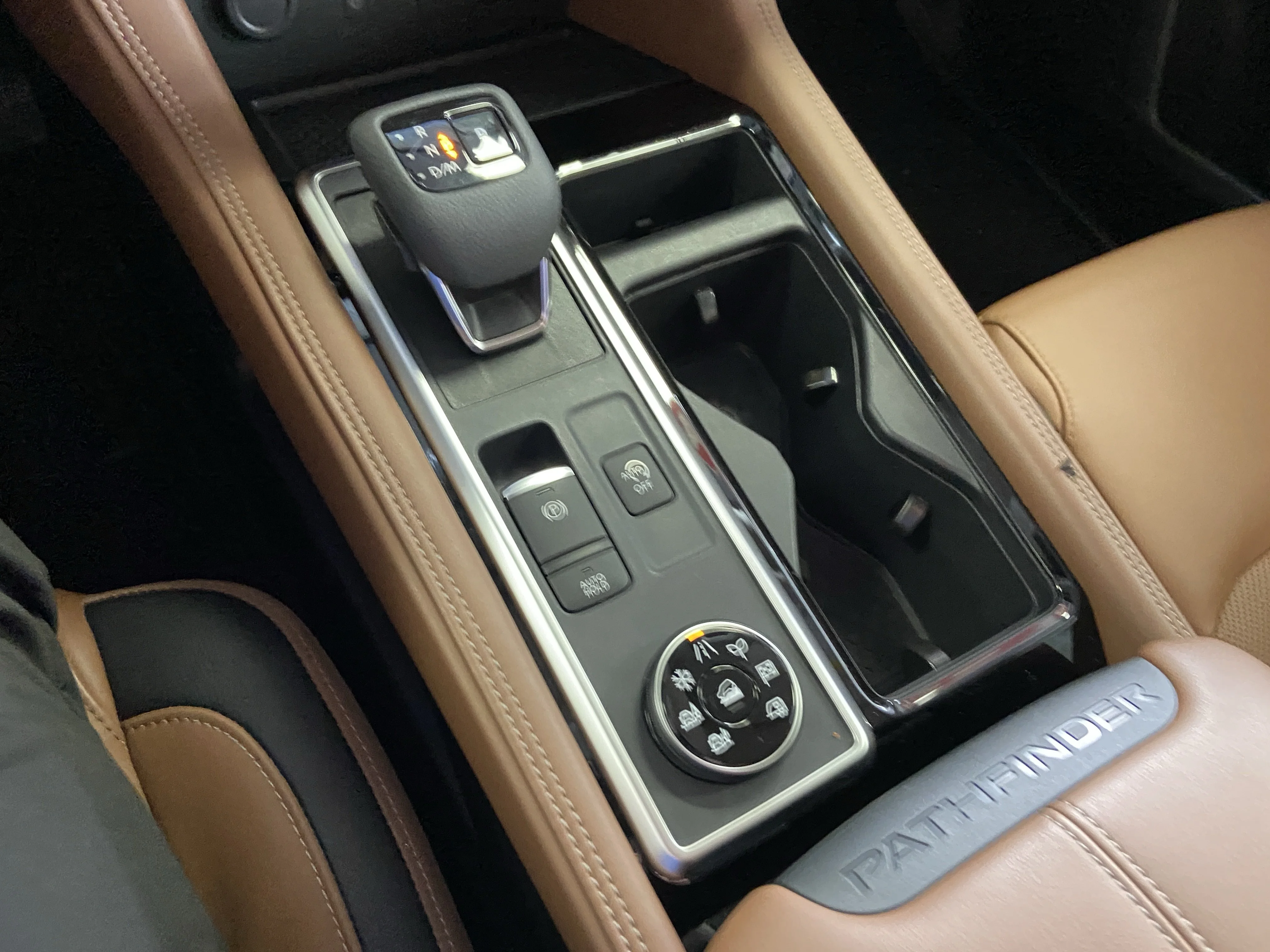 2024 Nissan Pathfinder Platinum - Photo 22