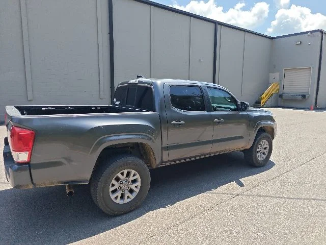Used 2017  Toyota SR image 3