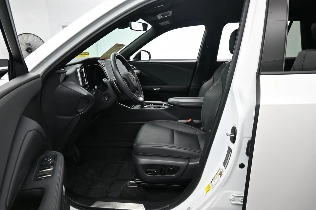 Used 2024 White Lexus 350 Premium image 11