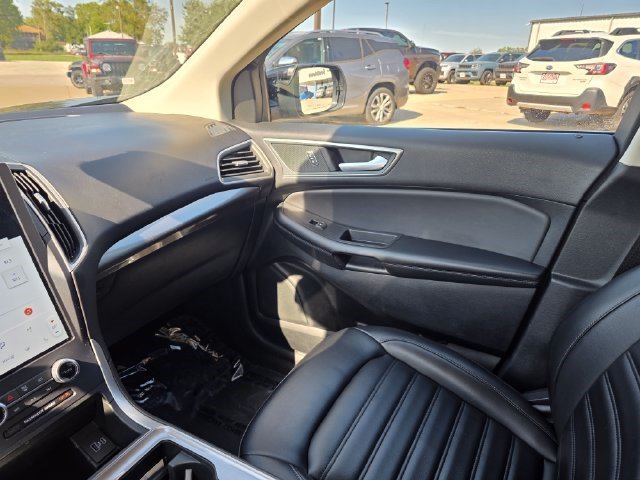 Used 2024 Agate Black Metallic Ford SEL image 32