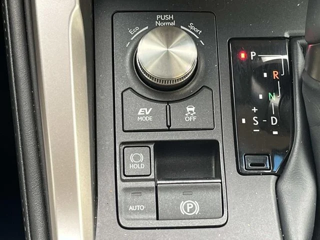 Used 2019 White Lexus 300h image 37