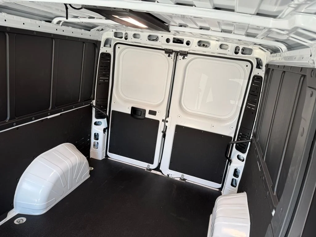 New 2025 Bright White Clear-Coat Exterior Paint RAM Low Roof image 25