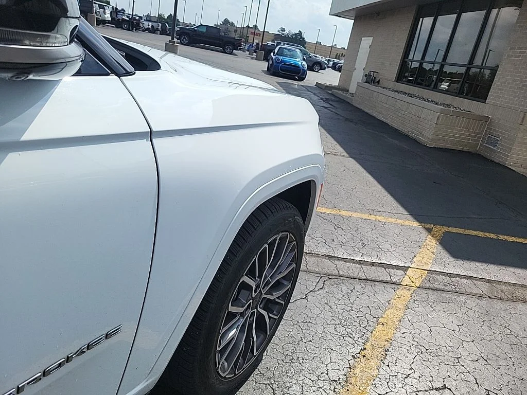 Used 2021 Bright White Clearcoat Jeep Summit image 13