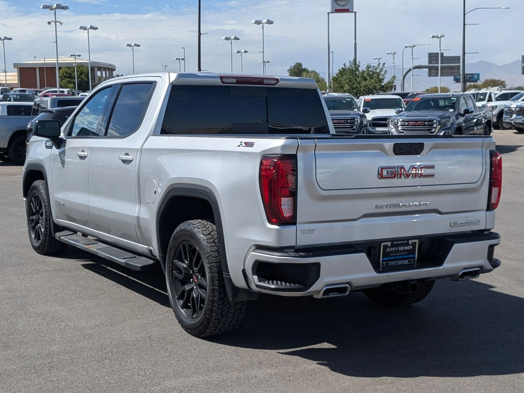Used 2021 Quicksilver Metallic GMC Elevation image 4