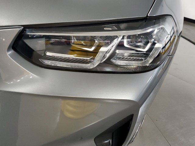 Used 2024 Gray BMW xDrive30i image 31