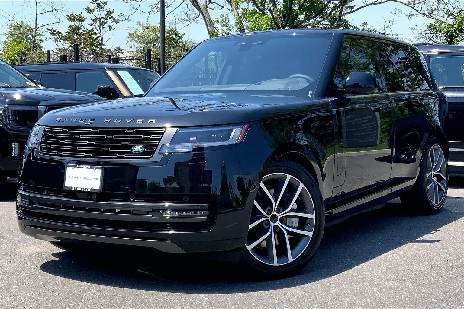 2026 Land Rover Range Rover 3.0 PHEV SE SWB's photo