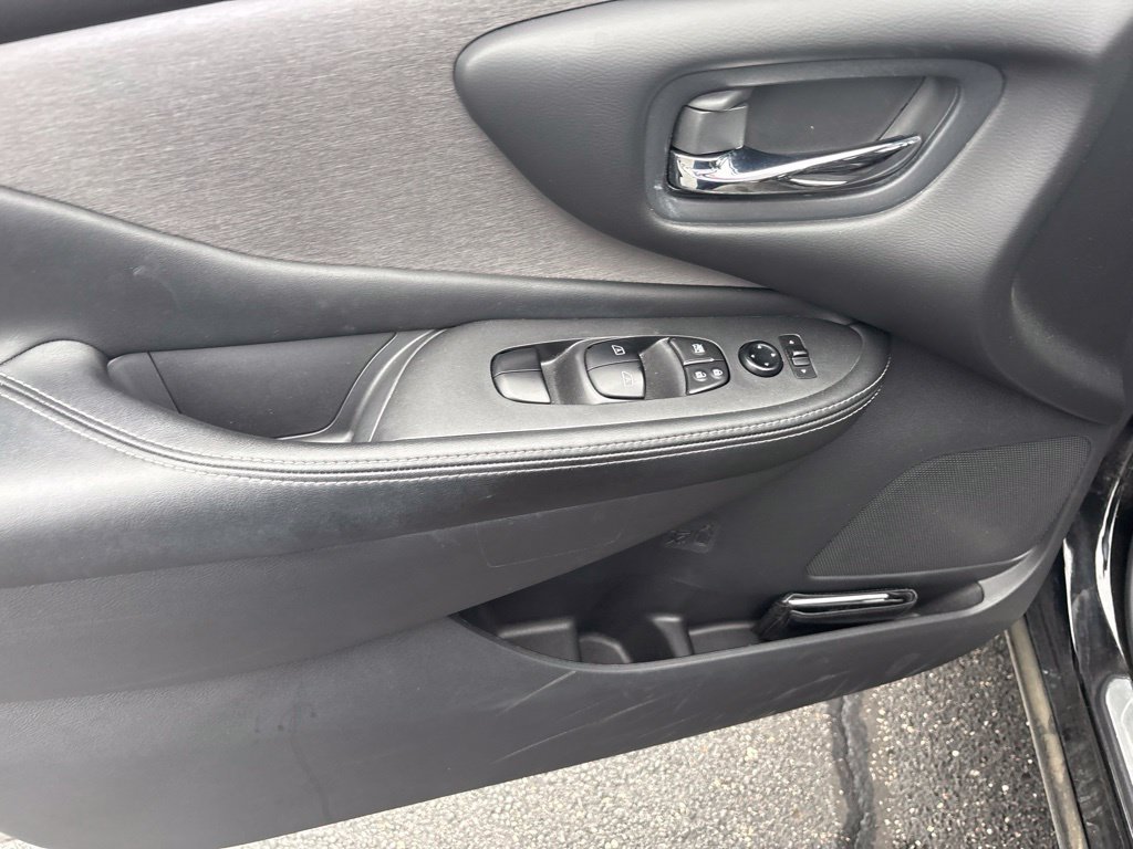 Used 2022 Black Nissan S image 16