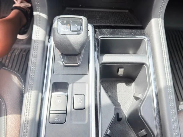 Used 2023 White Nissan Platinum 4WD image 39
