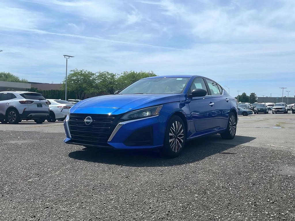 Used 2025 Bluestone Pearl Nissan SV image 3
