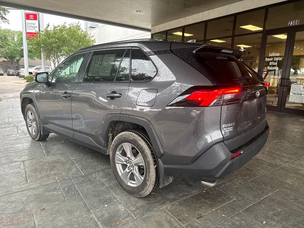 2024 Toyota RAV4 XLE - Photo 4