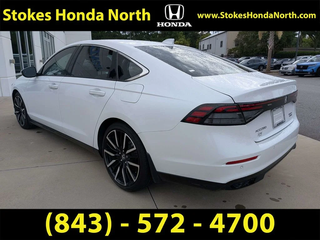 Used 2023 White Honda Touring image 3