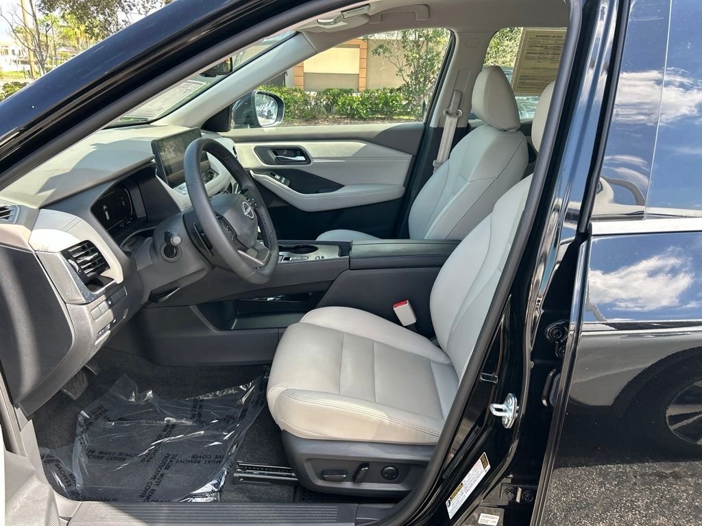 Used 2025 Black Nissan SL image 17